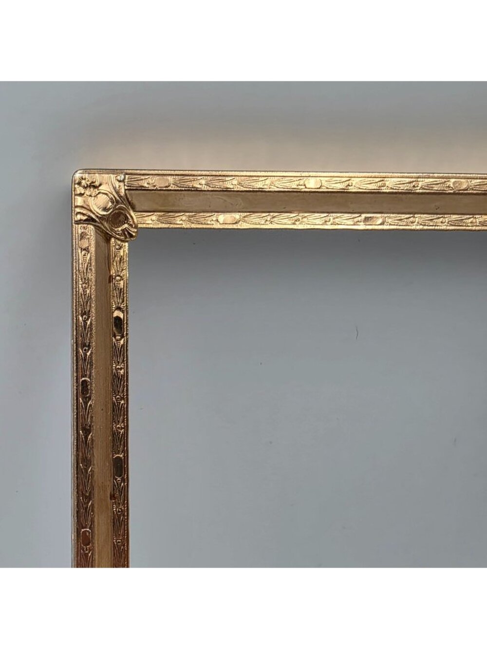 VTG Ornate Gold-Toned Metal Picture Frame Embossed & Applied Corners 5x7 Inches